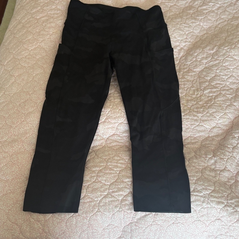 Lululemon Black Camouflage Leggings Cropped